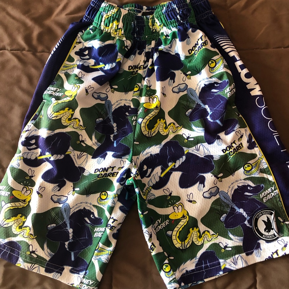 Flow Society Honey Badger Youth Small Shirts